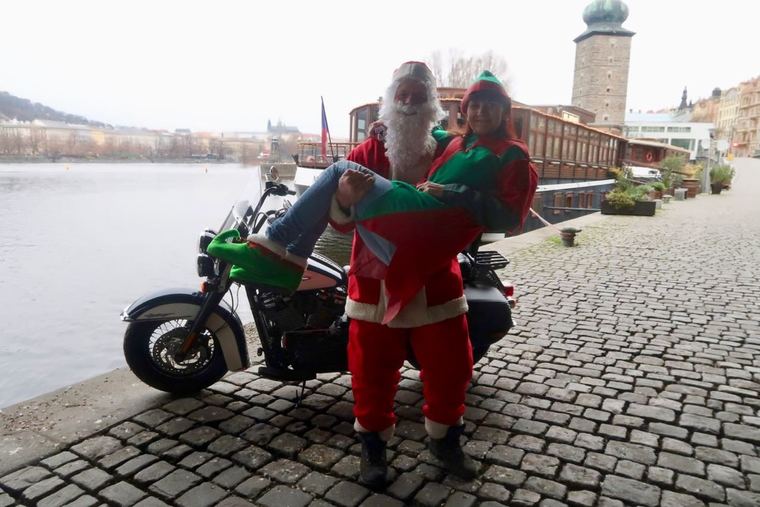 Thumb 2020 12 20 santa and the elf l    3