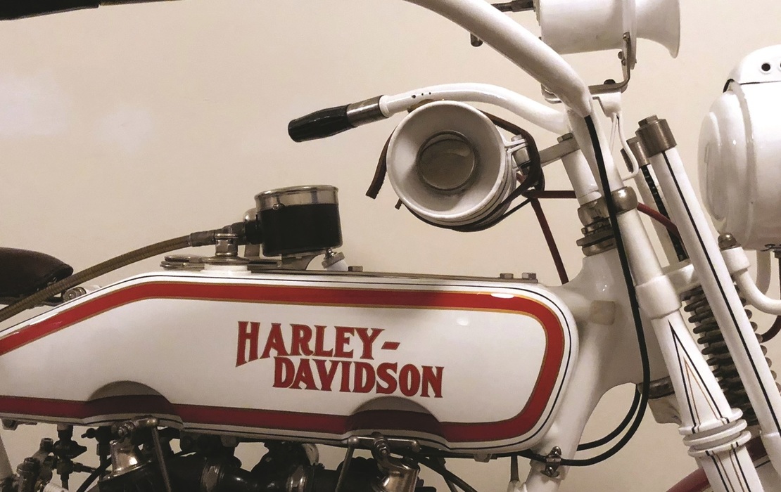 pin's Harley Davidson 29 versions au choix: Sturgis, Hacienda, Kutter... 